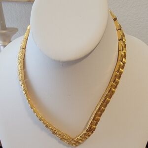 Avon Goldtone Vintage Necklace